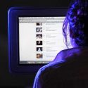 一项新的研究发现,社交媒体,比如Facebook和Twitter,照片:迈克尔·福斯特Rothbart