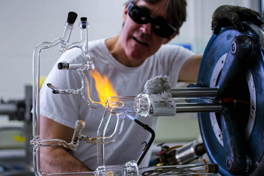 照片:干燥机在黑眼镜使用火焰玻璃仪器