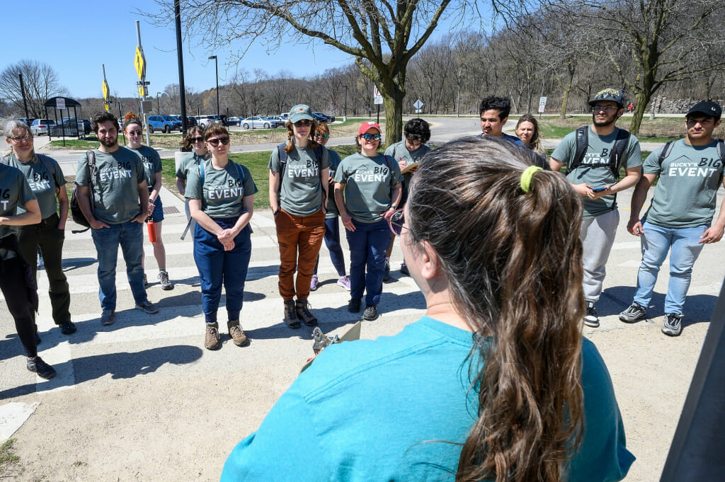 即Scriver,志愿者和外联协调湖岸自然保护区,让志愿者在朝向巴基的大事件。
